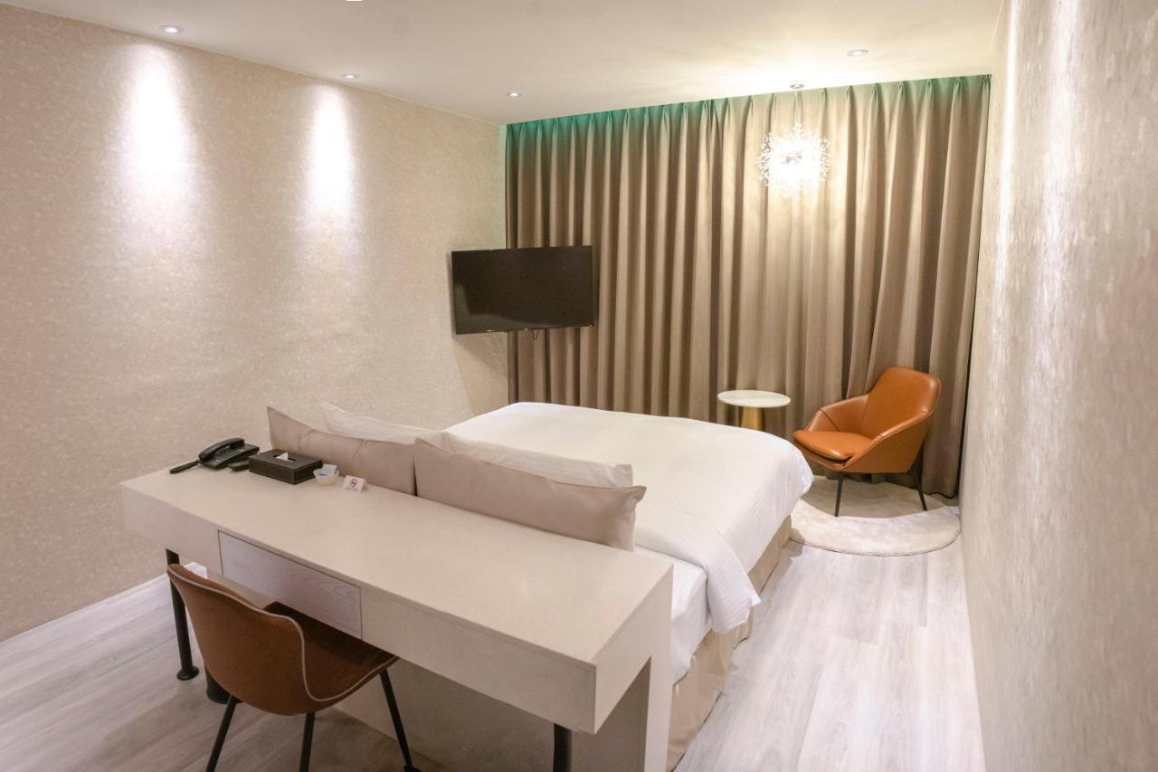 Fifth Avenue Motel 타이중 외부 사진